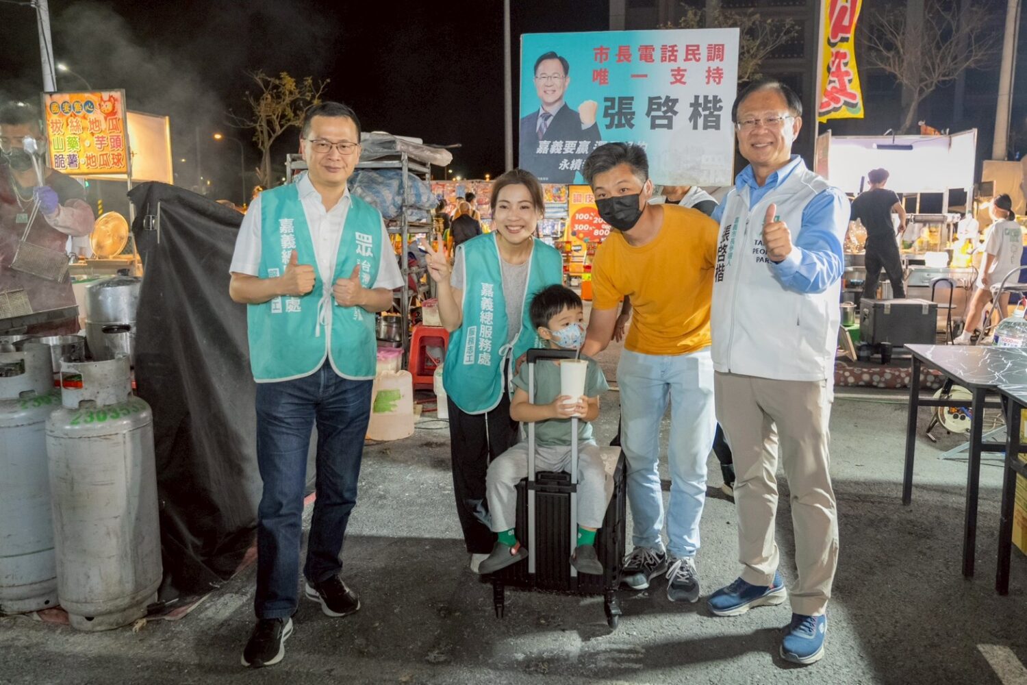 羅智強、徐巧芯連袂南下力挺張啓楷 認證「專業有力、為民發聲」最強候選人 羅智強、徐巧芯兩人表態力挺並推薦張啓楷的行動為國親合電話民調前創造一波造勢高潮。(圖/民眾黨嘉義黨部)