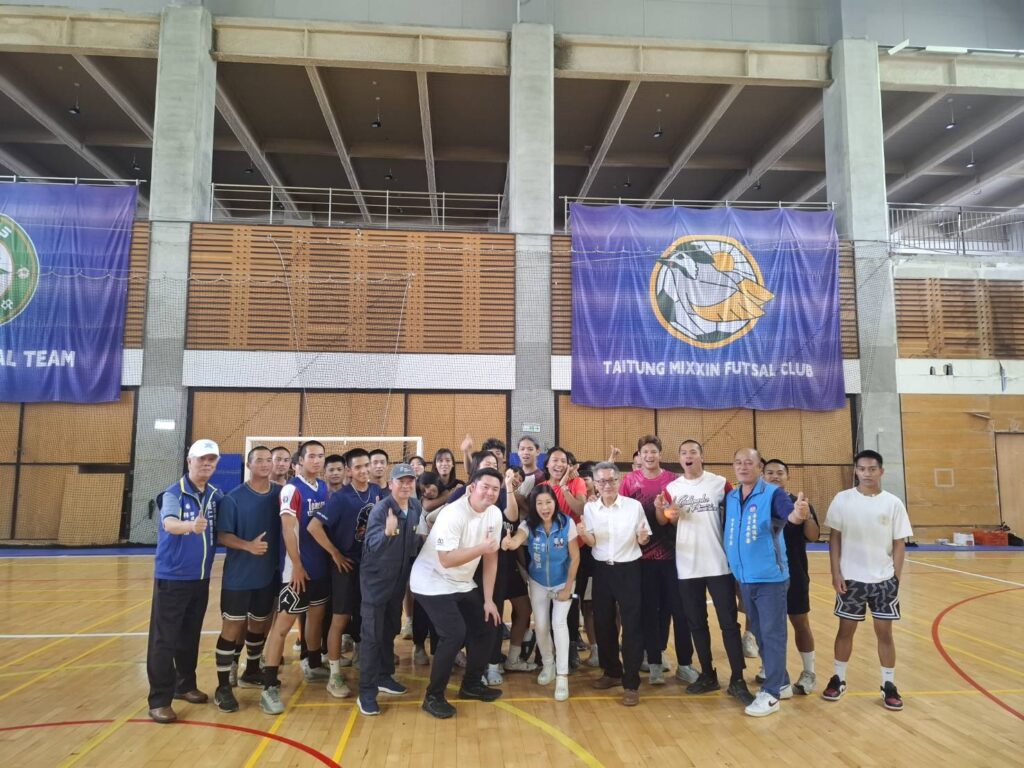 黃仁、王春梅伉儷再勘台東體中體育館災後復原 結合企業捐贈8套國際標準擊劍設備 黃仁、王春梅伉儷再勘台東體中體育館災後復原 結合企業捐贈8套國際標準擊劍設備