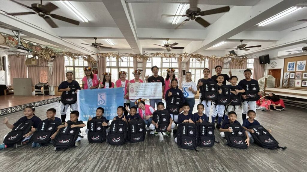 王春梅偕蘭馨協會長林家莉捐4萬元棒球器材經費 力挺南王Puyuma花環實驗小學棒球隊逐夢 王春梅偕蘭馨協會長林家莉捐4萬元棒球器材經費 力挺南王Puyuma花環實驗小學棒球隊逐夢