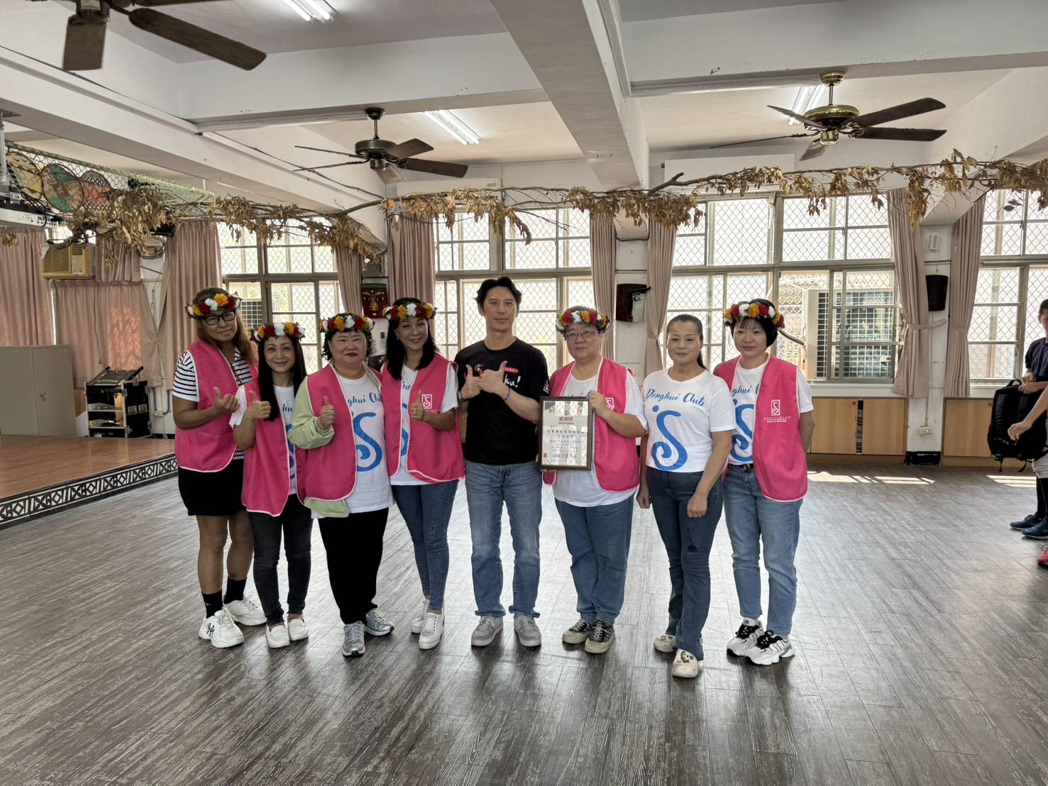 王春梅偕蘭馨協會長林家莉捐4萬元棒球器材經費 力挺南王Puyuma花環實驗小學棒球隊逐夢 校方對於王春梅與東慧國際蘭馨交流協會會長林家莉此次善舉表達誠摯感謝。(圖/黃仁國會辦公室)