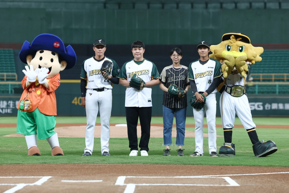 職棒球季熱血開打!乖乖全台應援跑透透 香魚君三隊現身成最萌焦點 6 02乖乖全台應援跑透透