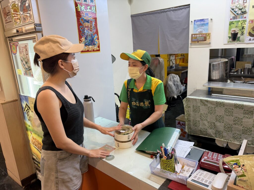 公私協力落實廚餘減量 中市府員工餐廳變身惜食基地 公私協力落實廚餘減量 中市府員工餐廳變身惜食基地
