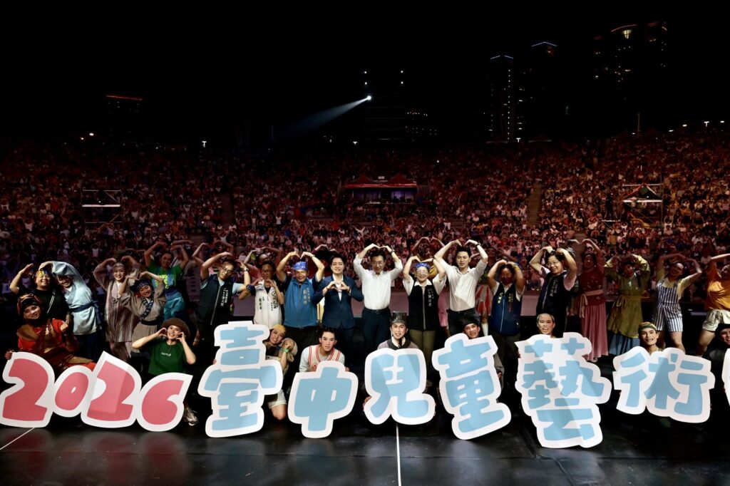 台中兒藝節超有戲! 紙風車《三國奇遇》圓滿戶外劇場翻玩經典 上萬觀眾同歡 台中兒藝節超有戲! 紙風車《三國奇遇》圓滿戶外劇場翻玩經典 上萬觀眾同歡