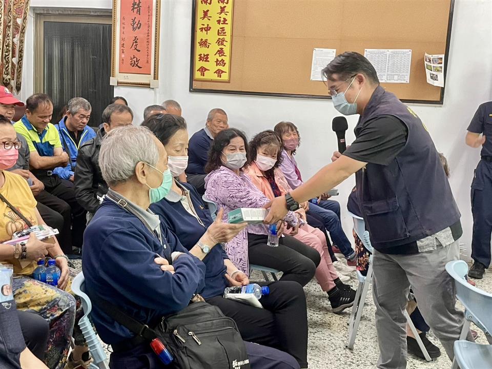 彰化市南美社區舉辦治安座談會　警民攜手深化防詐觀念　共築停讓行人與反暴安全防線