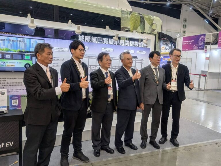 台北車用電子展登場！氫能巴士續航420公里、AI智慧座艙成焦點