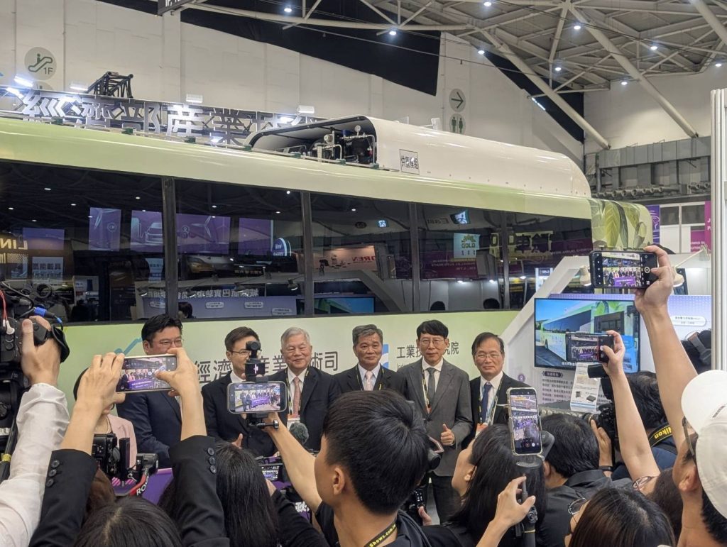 台北車用電子展登場!氫能巴士續航420公里、AI智慧座艙成焦點 台北車用電子展登場!氫能巴士續航420公里、AI智慧座艙成焦點