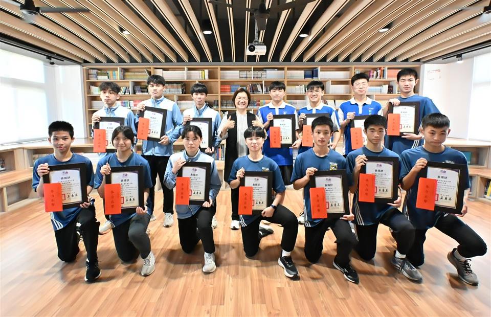向選手致上最高敬意　嘉勉員林國中、彰化藝術高中及二林高中等3校拳擊選手
