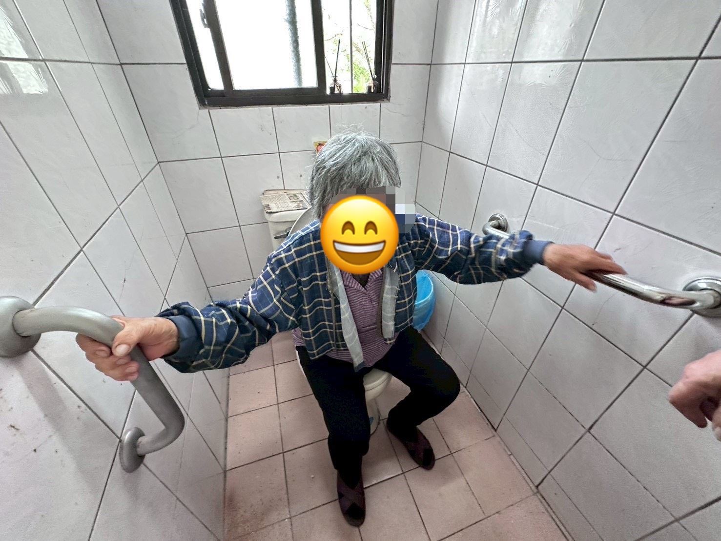 嘉義縣政府結合笁樂協會 為500戶家庭免費裝設扶手 嘉義縣政府結合笁樂協會 為500戶家庭免費裝設扶手