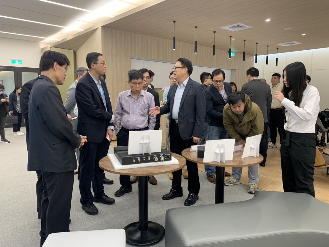 正于微波 發表研發多軌道衛星設備 全球首見全方位無縫通訊 正于微波 發表研發多軌道衛星設備 全球首見全方位無縫通訊