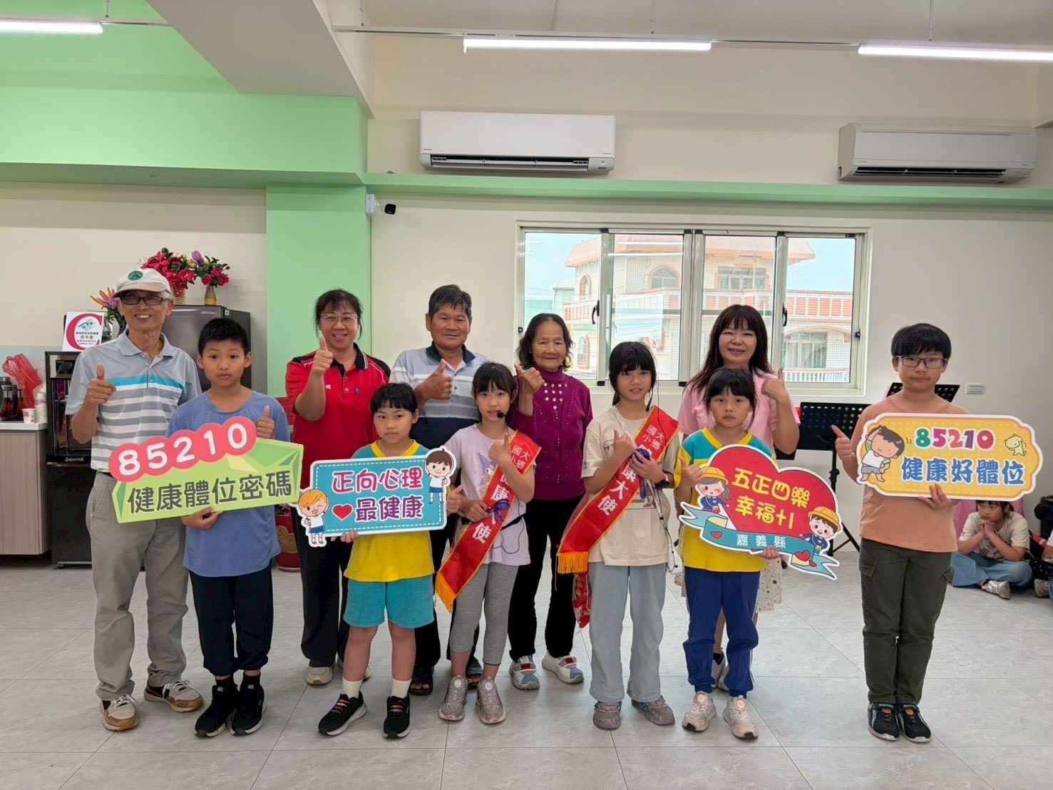 大鄉國小攜手公益團體前進長照據點 音樂與健康宣導陪伴長者 大鄉國小攜手公益團體前進長照據點 音樂與健康宣導陪伴長者