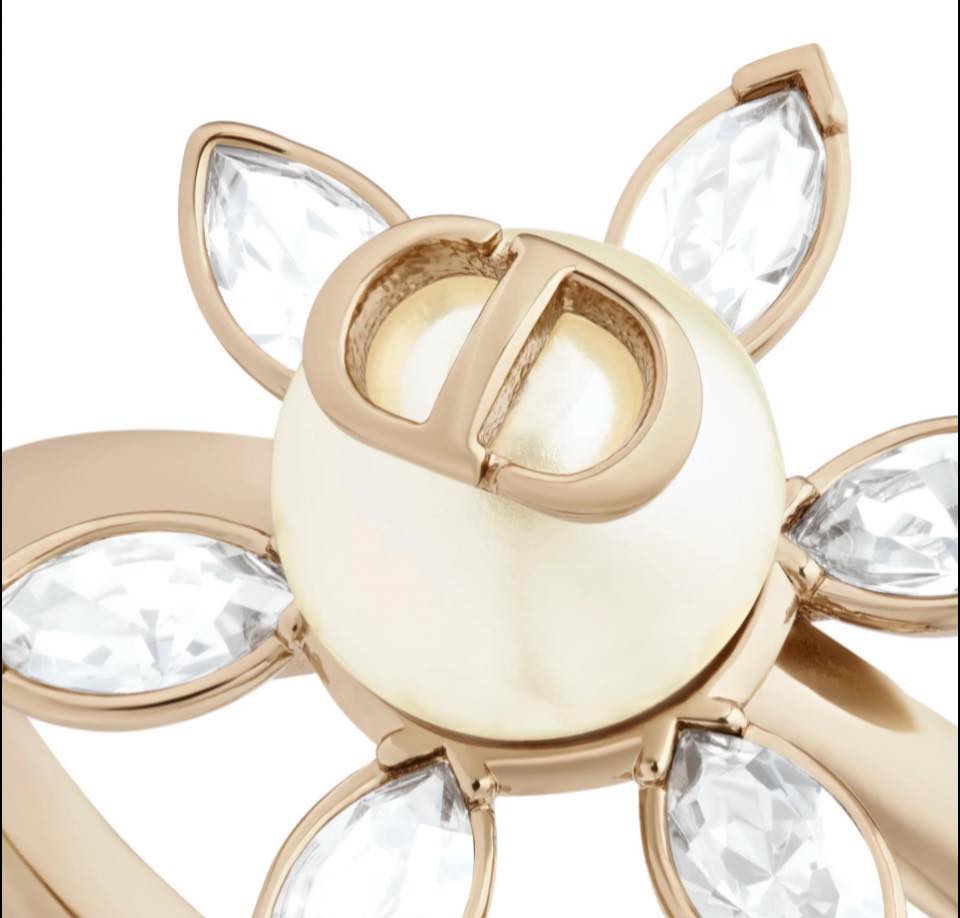 《Dior的後花園》 當配件開始說故事 《Dior的後花園》 當配件開始說故事