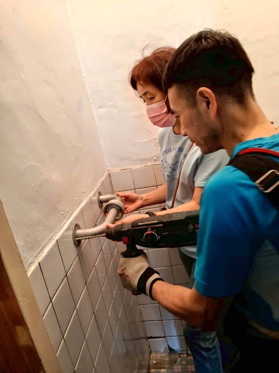 嘉義縣政府結合笁樂協會 為500戶家庭免費裝設扶手 嘉義縣政府結合笁樂協會 為500戶家庭免費裝設扶手