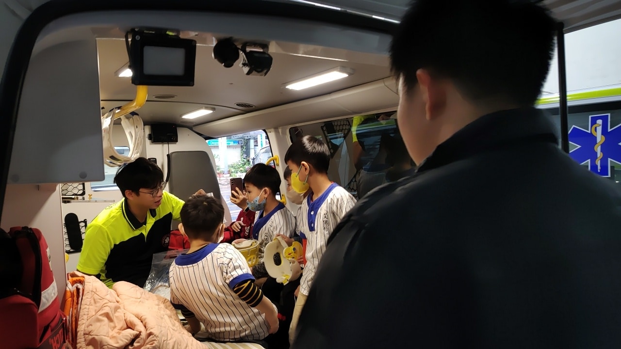 童趣消防初體驗 艾佛頓幼兒園變身小小消防員提前歡慶兒童節 童趣消防初體驗 艾佛頓幼兒園變身小小消防員提前歡慶兒童節