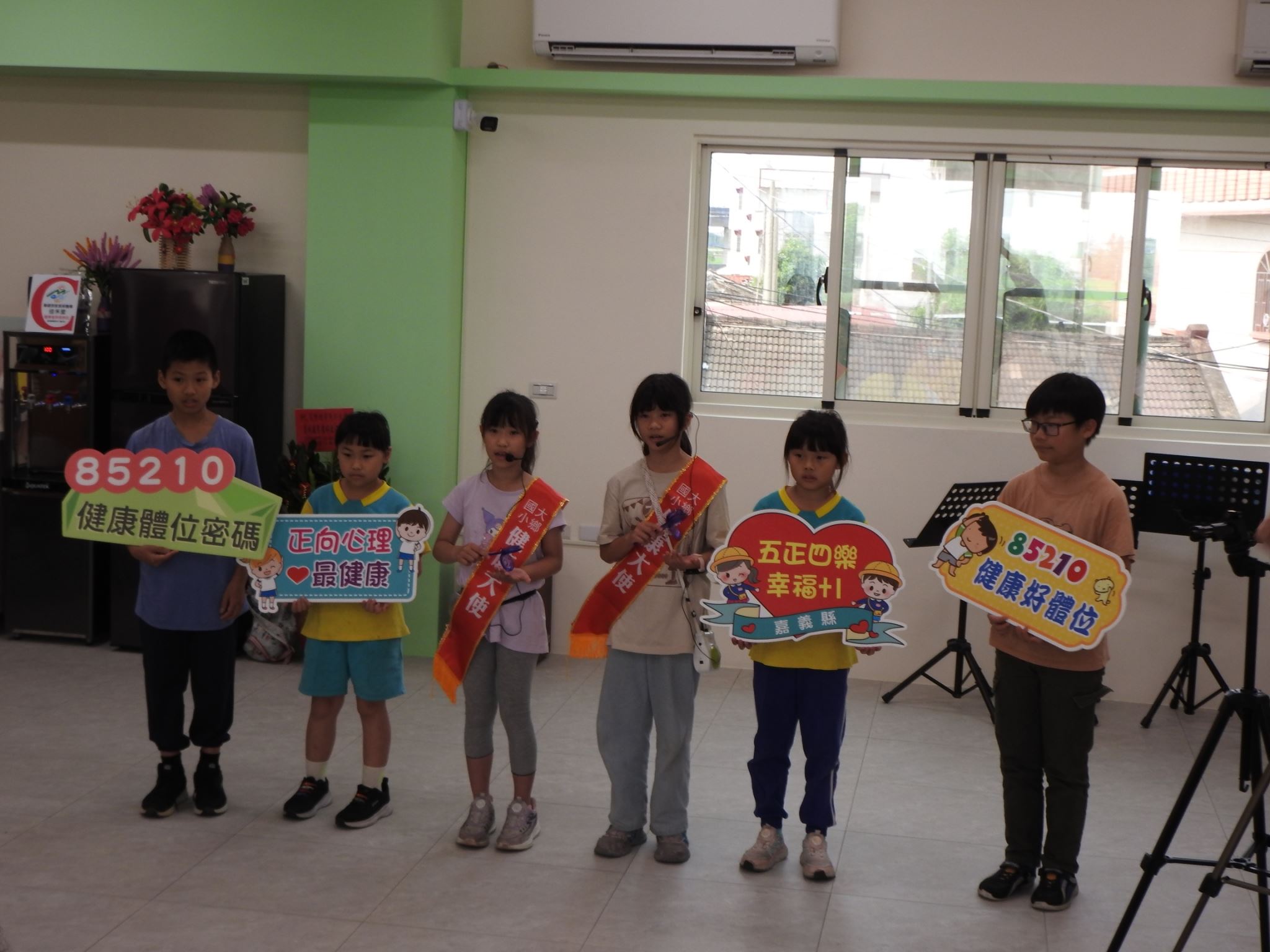 大鄉國小攜手公益團體前進長照據點 音樂與健康宣導陪伴長者 大鄉國小攜手公益團體前進長照據點 音樂與健康宣導陪伴長者