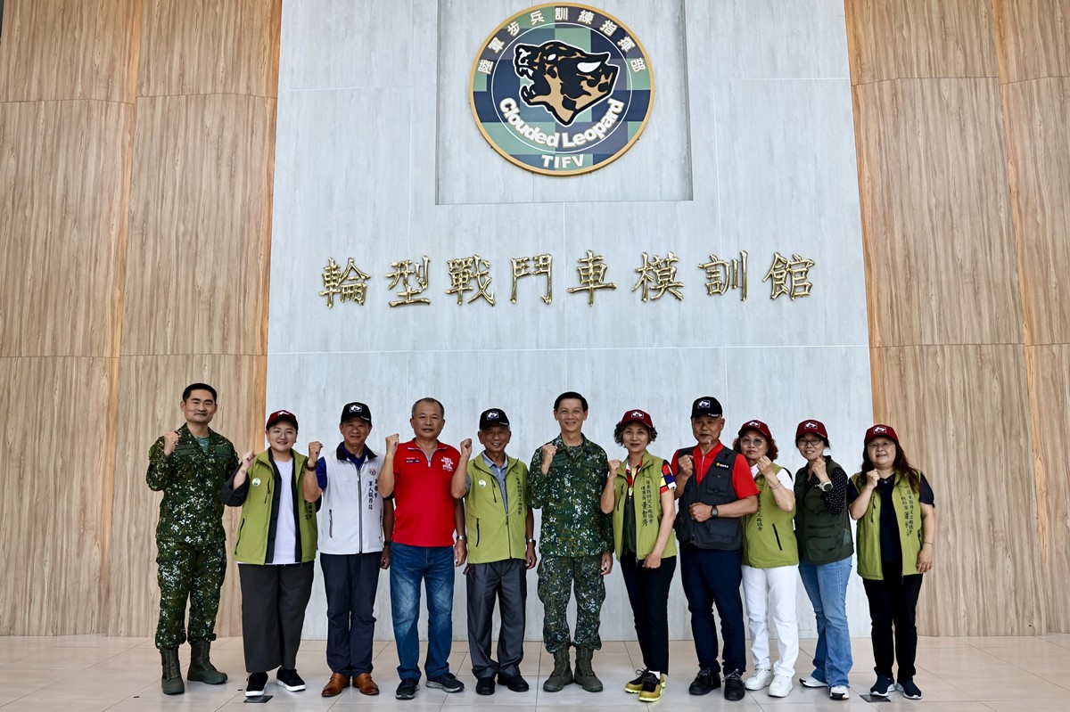 南部企業敬軍團慰訪鳳山駐軍 凝聚軍民一心強化國防 南部企業敬軍團慰訪鳳山駐軍 凝聚軍民一心強化國防