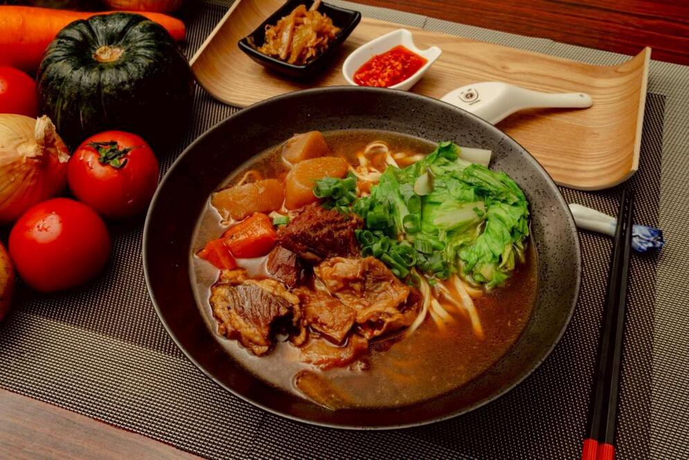 屏東市大湖路美食！水餃王亞軍職人手藝 搭配家鄉味溫體牛肉麵