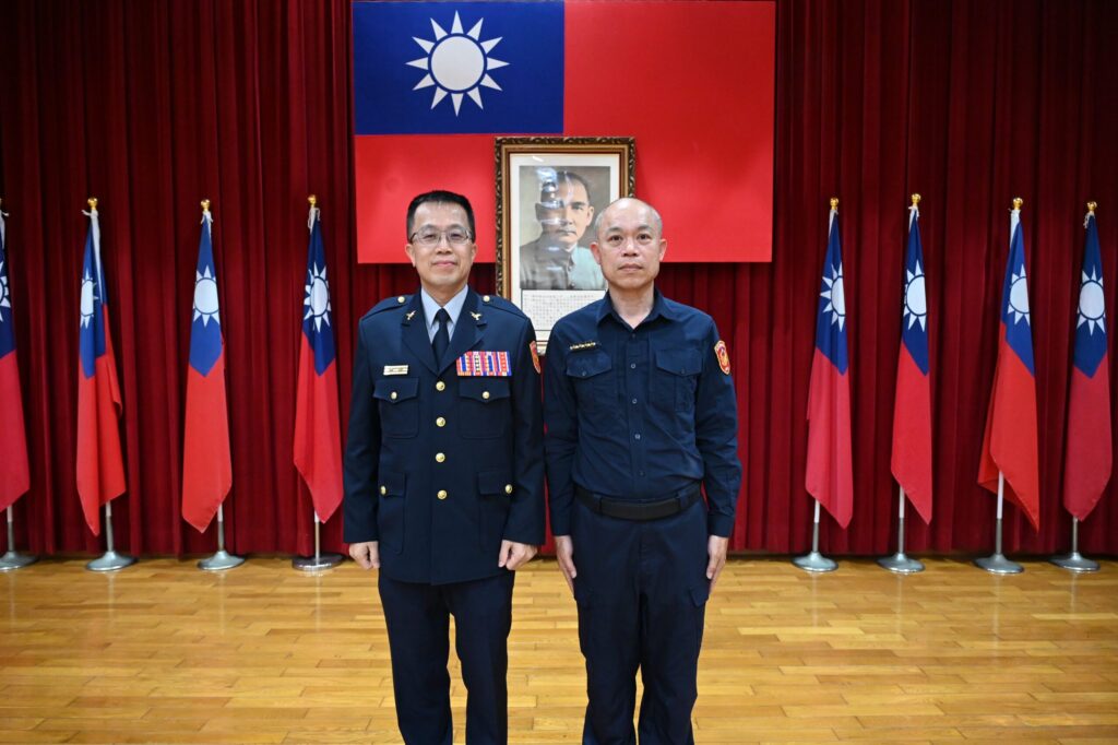 「後勤楷模」榮陞巡佐 假日攜子加班感動同仁 「後勤楷模」榮陞巡佐 假日攜子加班感動同仁