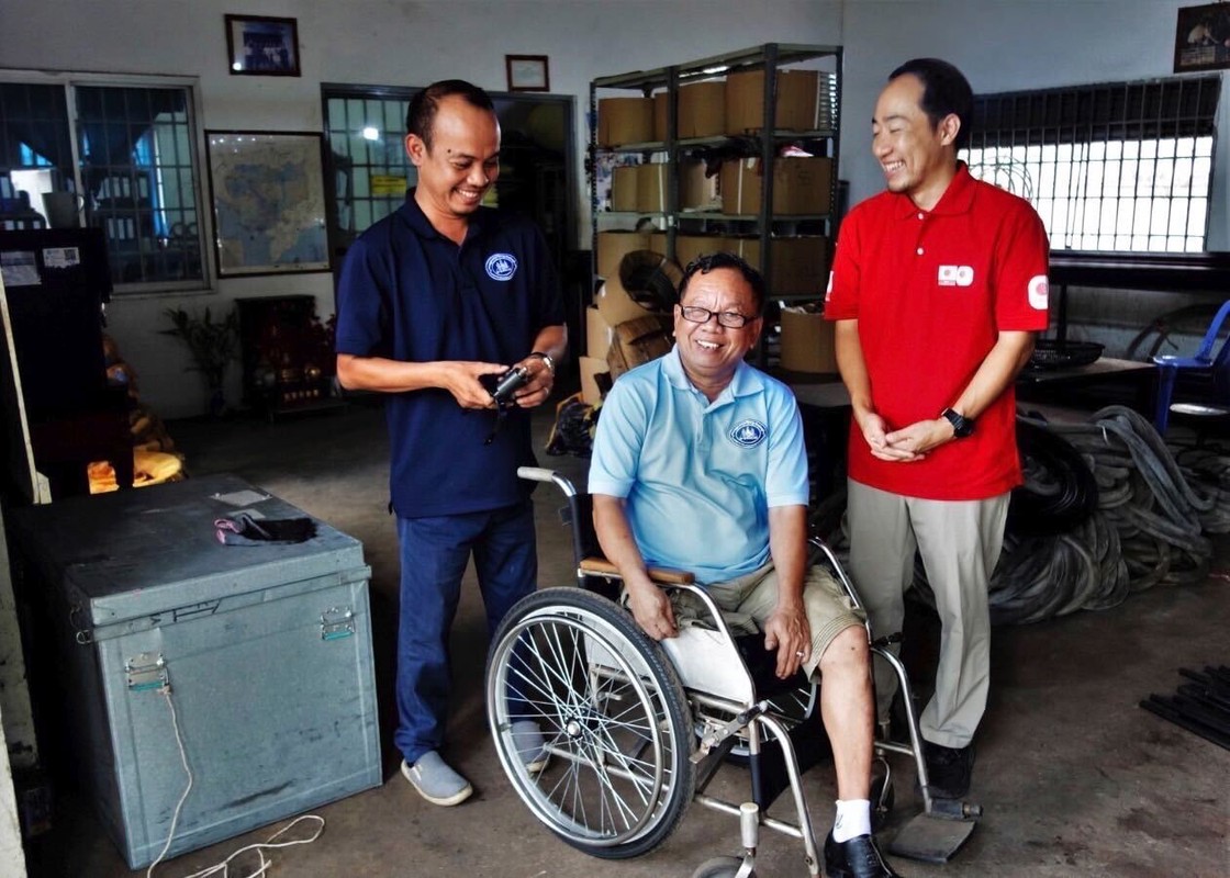 手手公益與AAR Japan推動柬埔寨輪椅計畫 助地雷傷者行動