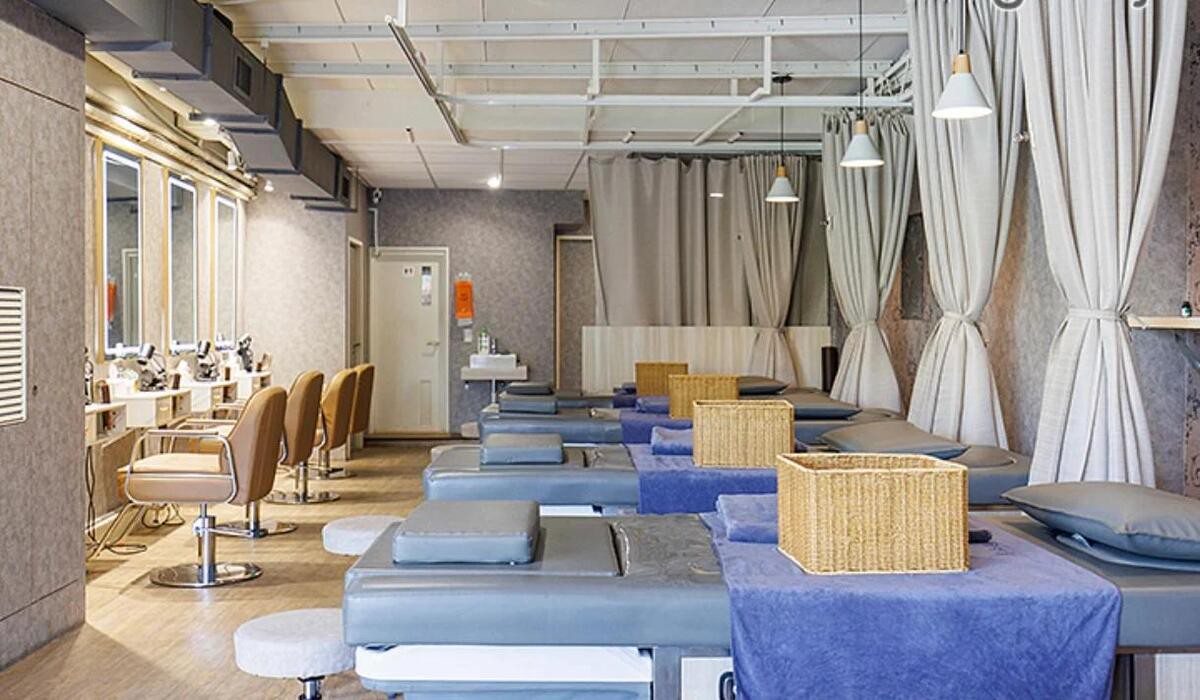 萬華越式洗頭:從頭皮清潔到肩頸舒壓 複合式SPA體驗成市場新趨勢 萬華越式洗頭:從頭皮清潔到肩頸舒壓 複合式SPA體驗成市場新趨勢