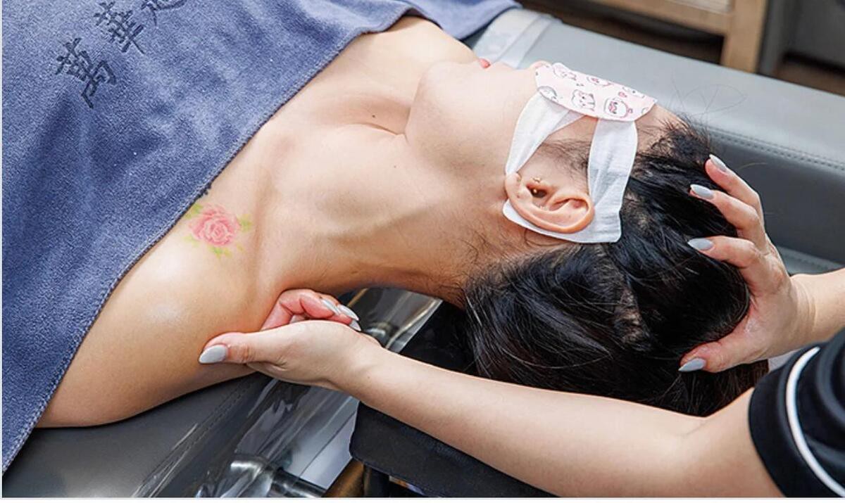 萬華越式洗頭:從頭皮清潔到肩頸舒壓 複合式SPA體驗成市場新趨勢 萬華越式洗頭:從頭皮清潔到肩頸舒壓 複合式SPA體驗成市場新趨勢