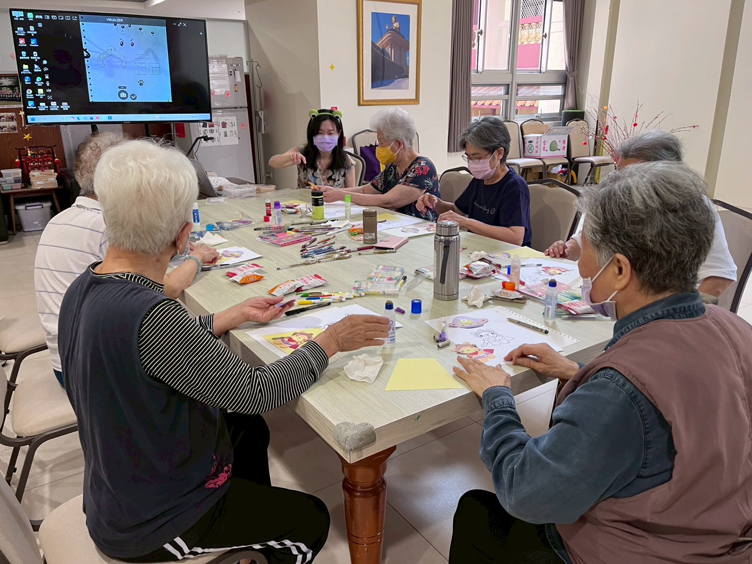 蘭陽仁愛之家禪繞畫課 安養中心長者從頭到尾都充滿笑聲 蘭陽仁愛之家禪繞畫課 安養中心長者從頭到尾都充滿笑聲