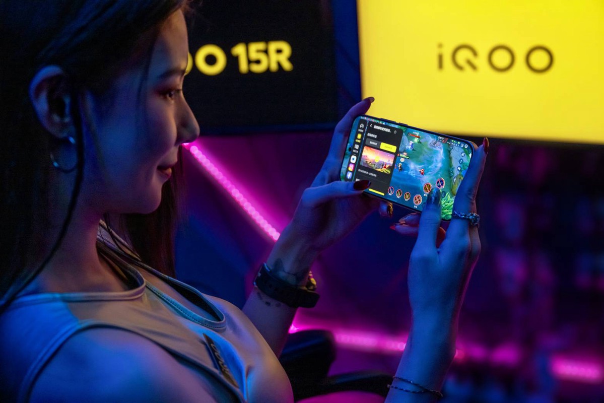 安兔兔破350萬分、雙晶片架構 iQOO 15R強攻台灣電競手機市場 安兔兔破350萬分、雙晶片架構 iQOO 15R強攻台灣電競手機市場