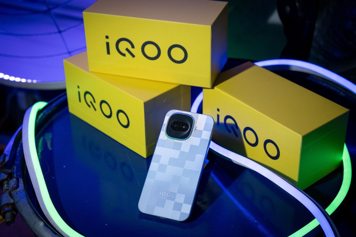 安兔兔破350萬分、雙晶片架構 iQOO 15R強攻台灣電競手機市場 安兔兔破350萬分、雙晶片架構 iQOO 15R強攻台灣電競手機市場