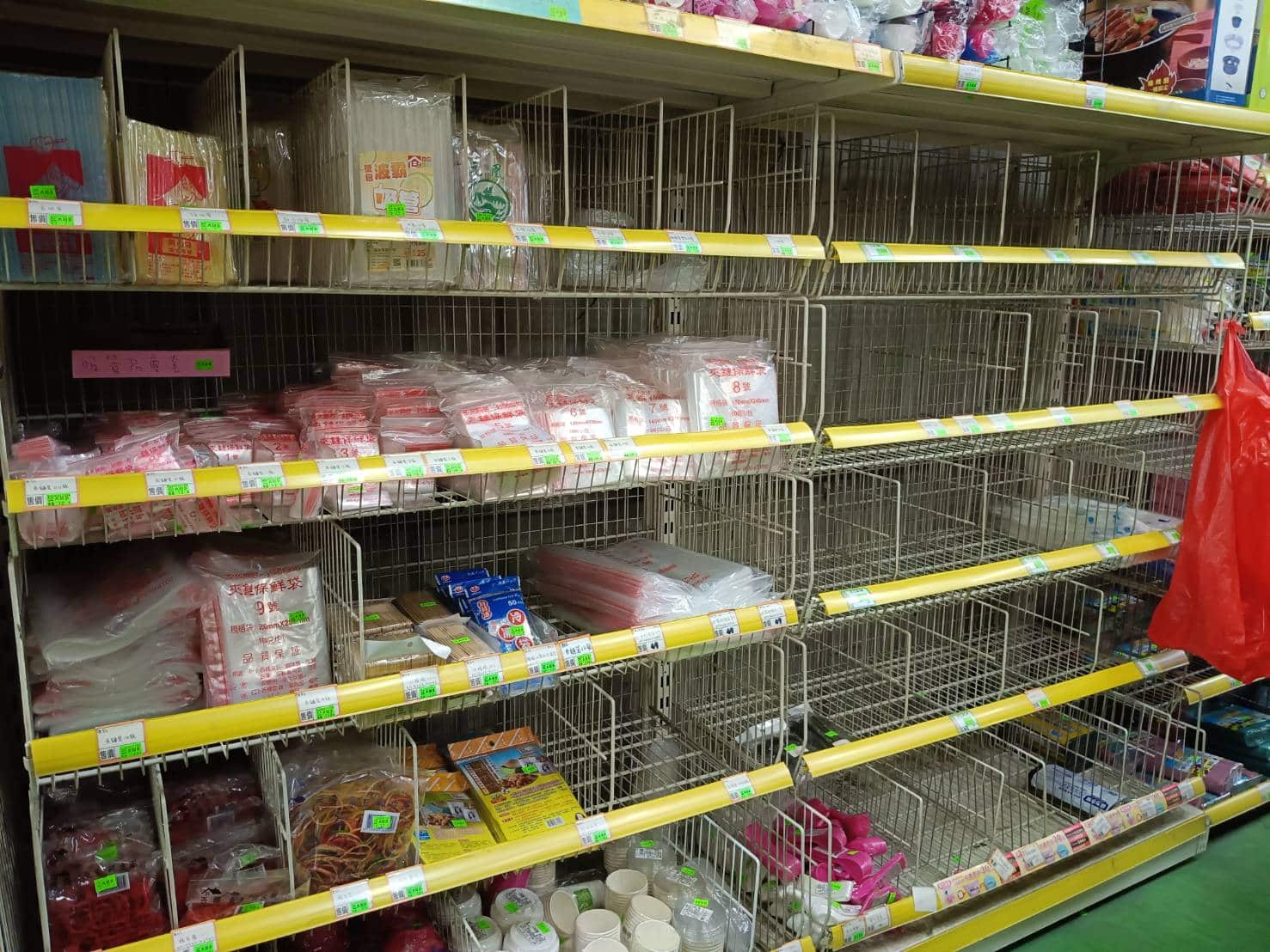 嘉義縣政府連假會同檢調 前往賣場訪查塑膠袋供貨狀況 嘉義縣政府連假會同檢調 前往賣場訪查塑膠袋供貨狀況