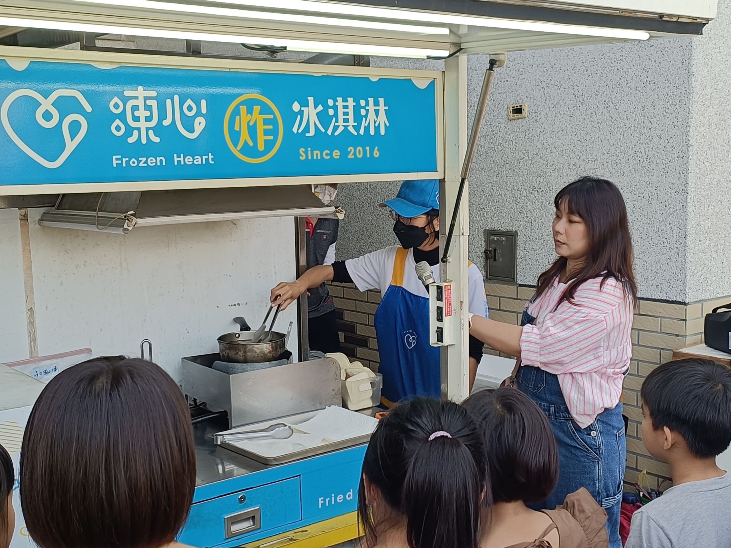 炸冰淇淋餐車開進溪口國小 午餐化身科學實驗室 炸冰淇淋餐車開進溪口國小 午餐化身科學實驗室