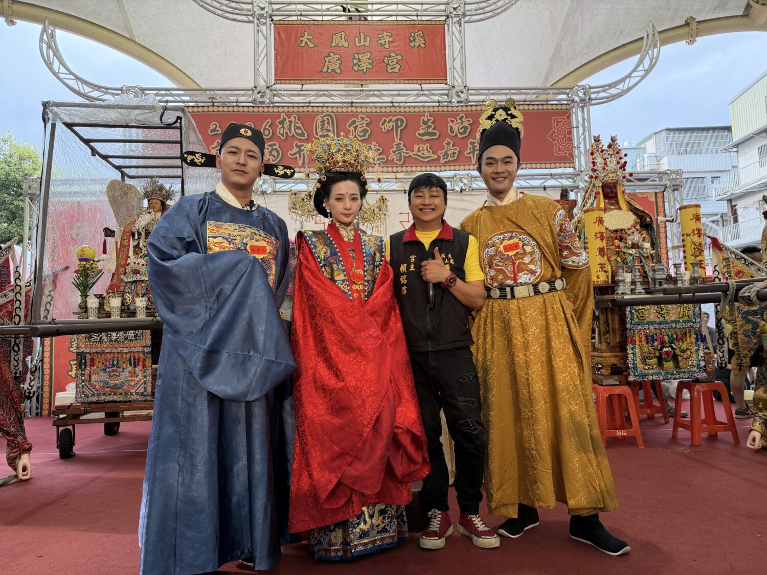 草爺、柯大堡聯手宣佈第三屆「神行盃國際四驅車大賽」確認移師高雄岡山城隍殿
第二屆「神行盃廣澤宮B-Max四驅車挑戰賽」結合由賴銘偉主導廣澤宮舉辦2026桃園信仰生活節活動。(由左至右)草爺、本本江佑真、賴銘偉、柯大堡。(圖/神行盃 提供)