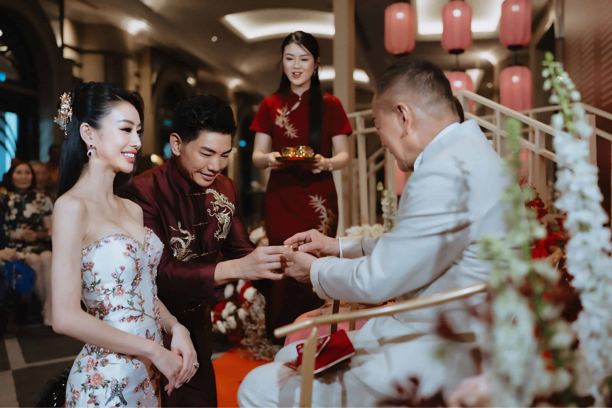 金曲最佳新人暨最佳製作人孔令奇與大馬名媛陳銘君於吉隆坡舉辦盛大中式婚禮 金曲最佳新人暨最佳製作人孔令奇與大馬名媛陳銘君於吉隆坡舉辦盛大中式婚禮