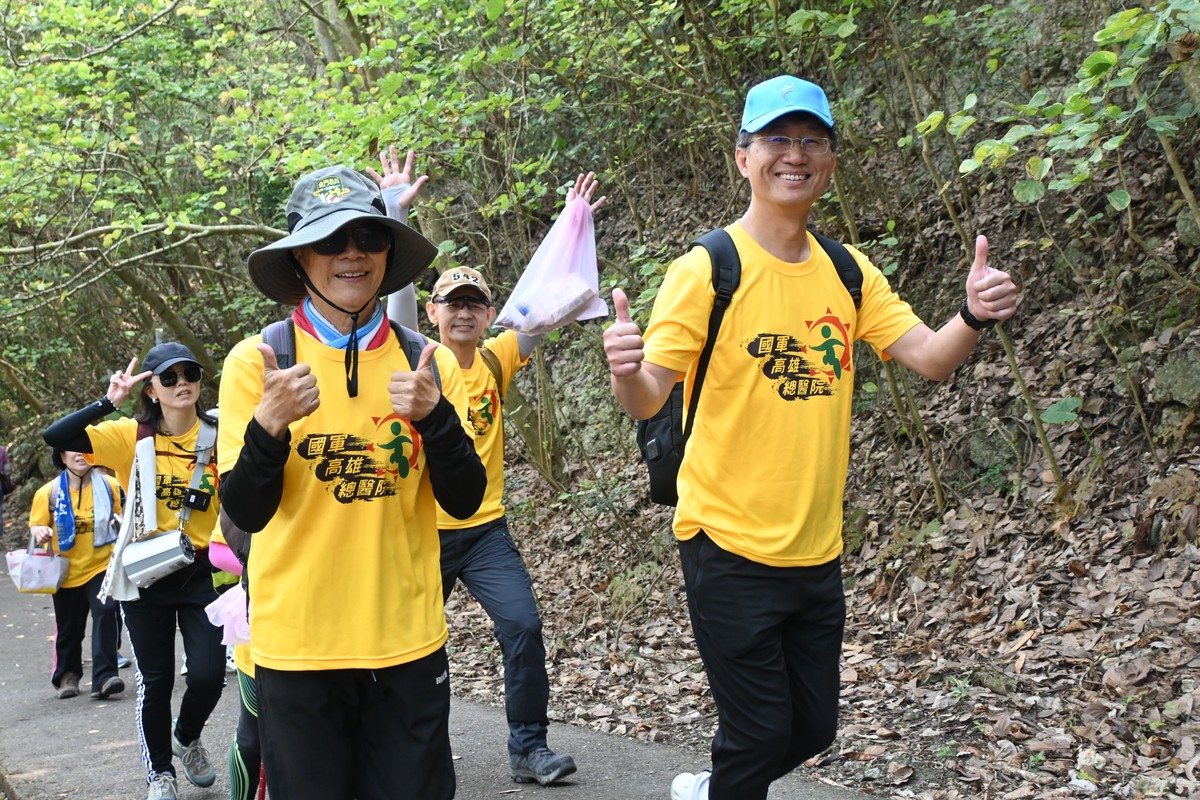 健走結合淨山 國軍高雄總醫院推動永續環保