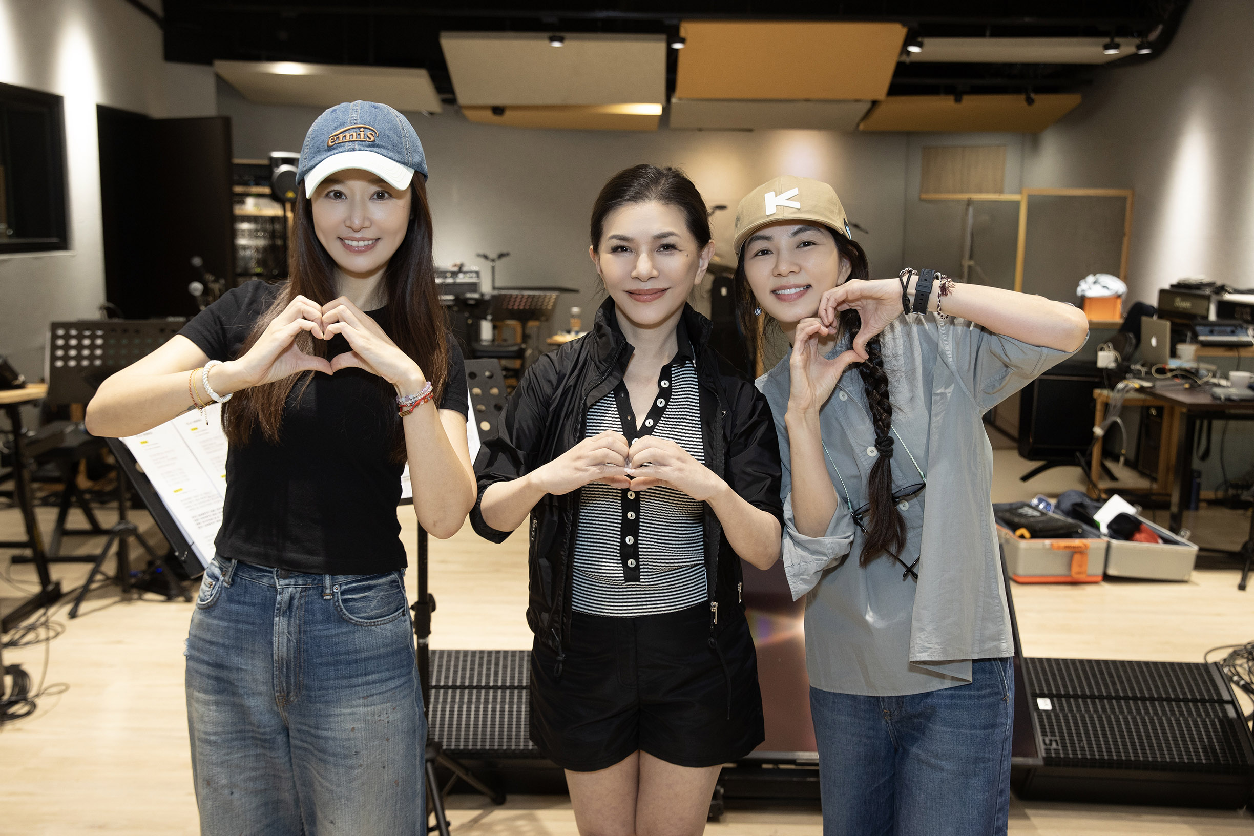 張清芳為長照募款 林心如被騙來講話 Ella陳嘉樺加碼〈來個蹦蹦〉 張清芳為長照募款 林心如被騙來講話 Ella陳嘉樺加碼〈來個蹦蹦〉