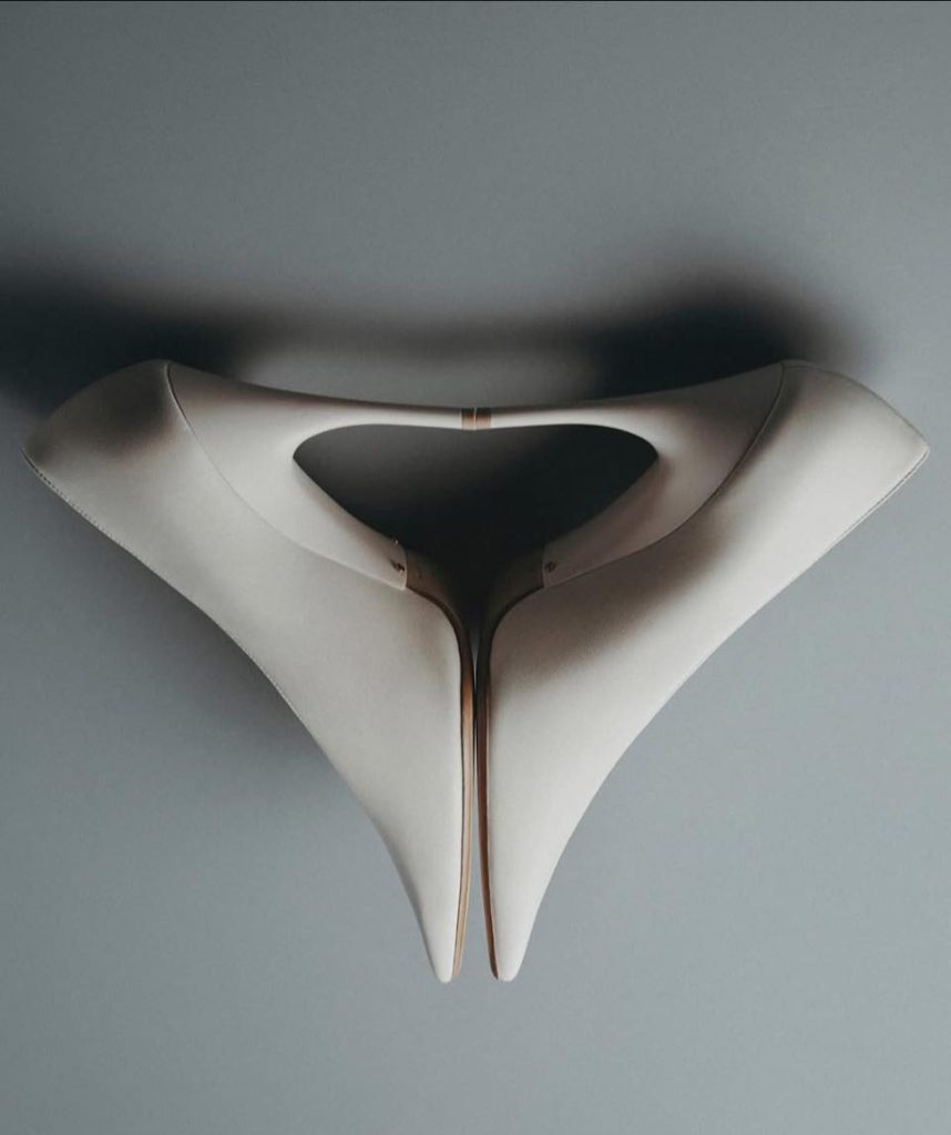 Balenciaga 踩動地球 Balenciaga 踩動地球