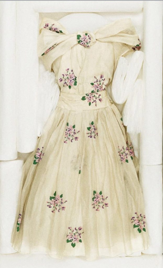 《四月魚》 不是玩笑,是Dior隱喻。 《四月魚》 不是玩笑,是Dior隱喻。