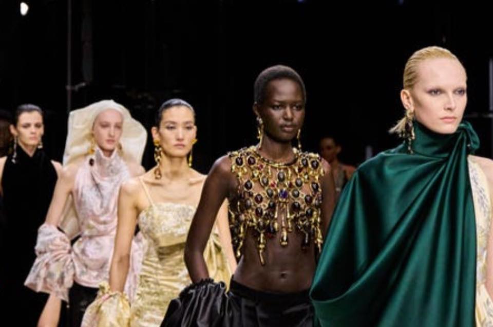 《當觸感回來了》 珠寶和時裝的頻率共振 《當觸感回來了》 珠寶和時裝的頻率共振