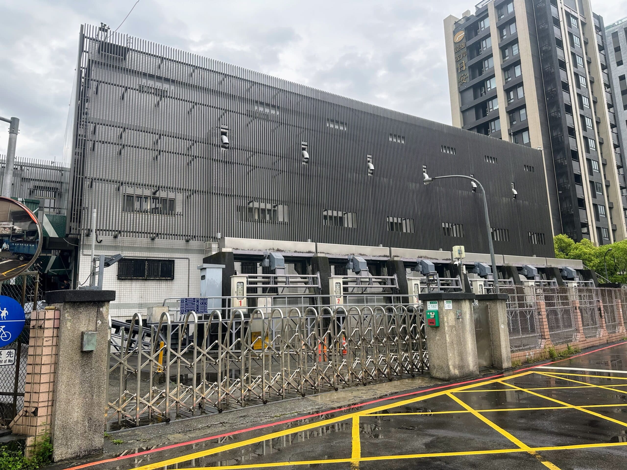 「出門上班竟成永別」妻見夫爆頭慘死癱軟痛哭 中和抽水站例檢釀悲劇 「出門上班竟成永別」妻見夫爆頭慘死癱軟痛哭 中和抽水站例檢釀悲劇