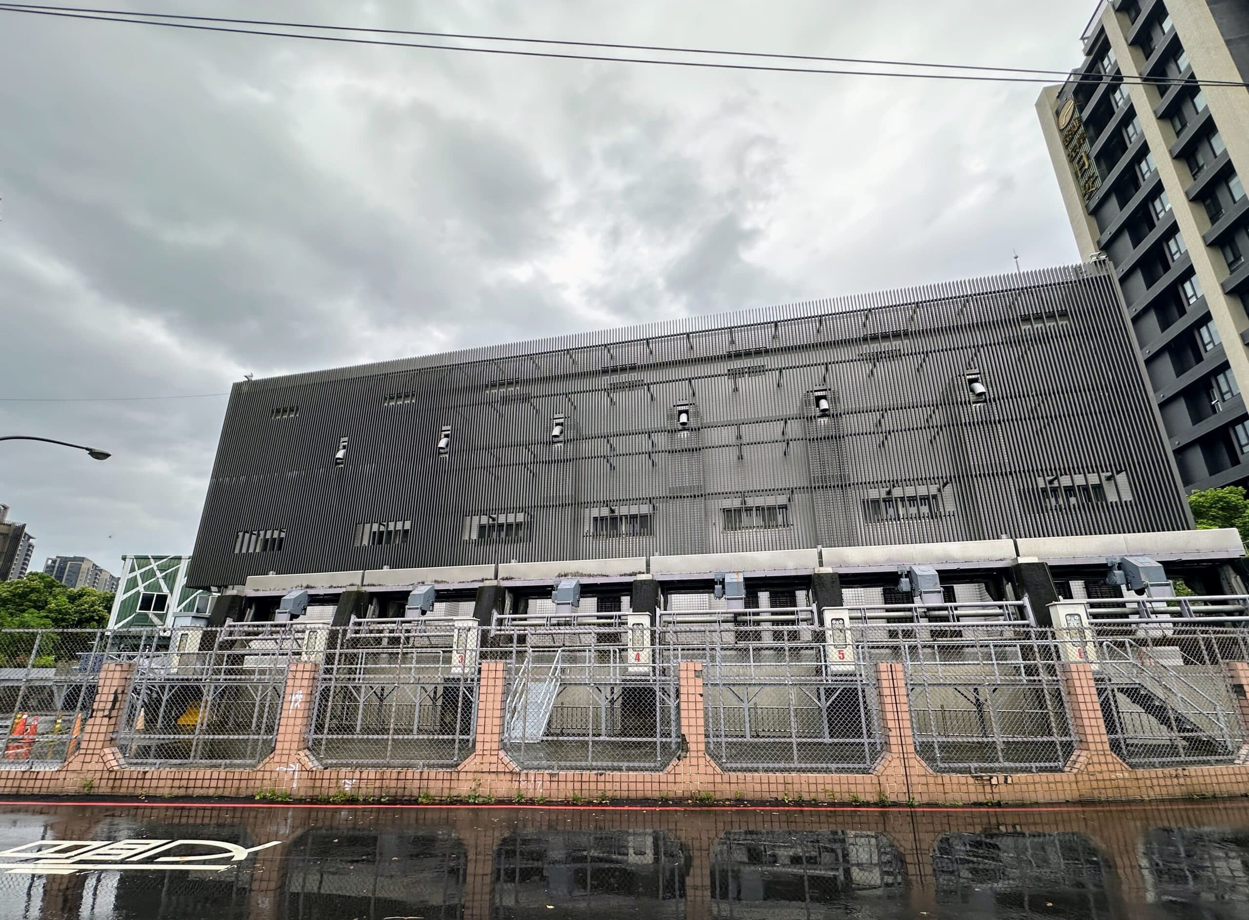 「出門上班竟成永別」妻見夫爆頭慘死癱軟痛哭 中和抽水站例檢釀悲劇 「出門上班竟成永別」妻見夫爆頭慘死癱軟痛哭 中和抽水站例檢釀悲劇