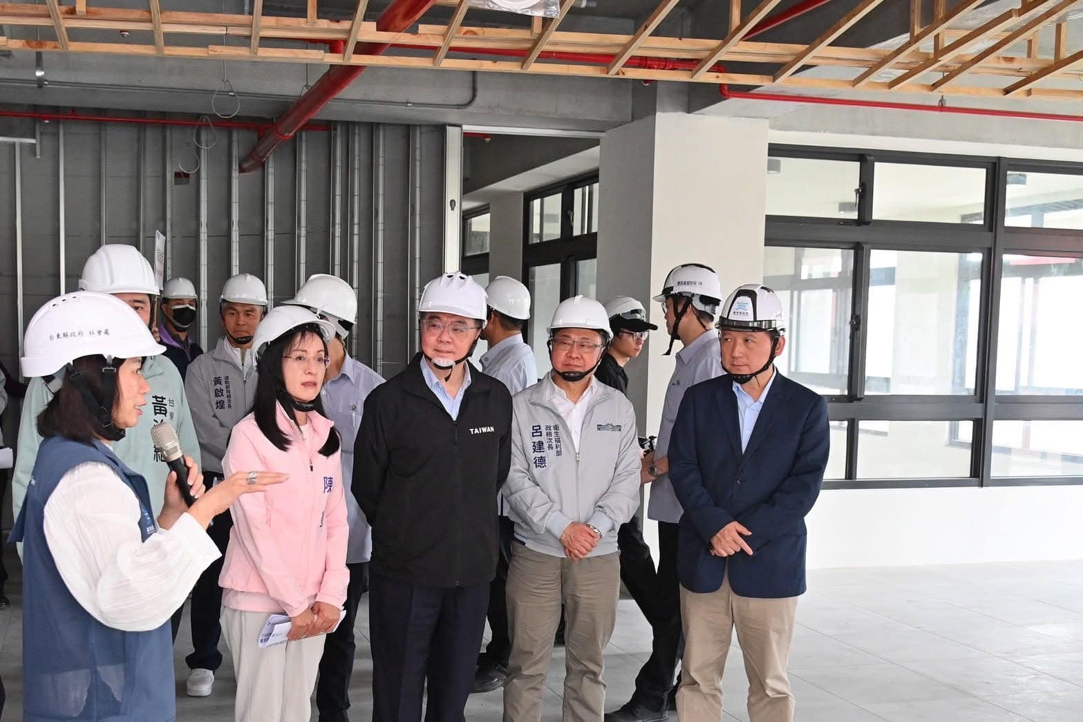 長照3.0啟動 呂建德隨卓揆視察台東社福大樓興建工程 預計六月完工 長照3.0啟動 呂建德隨卓揆視察台東社福大樓興建工程 預計六月完工