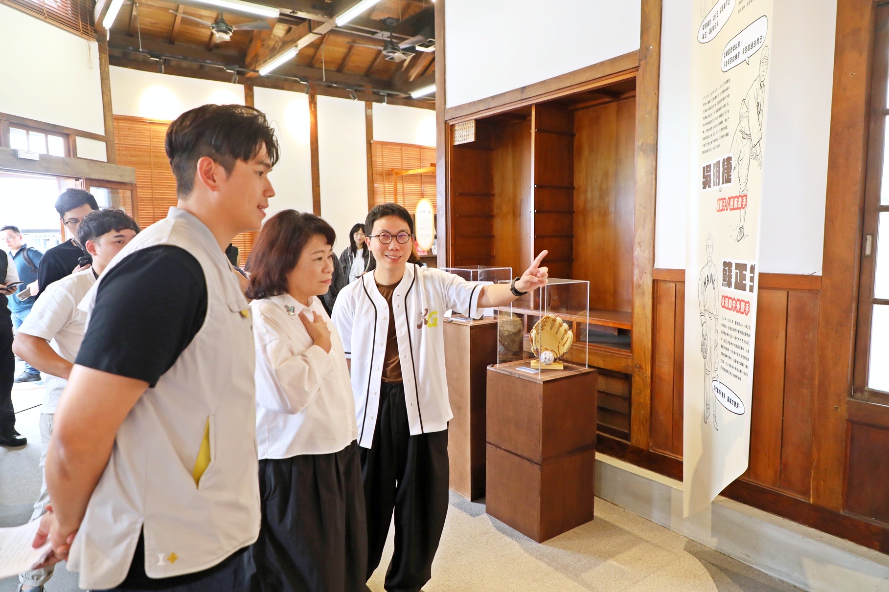 《球者魂也》嘉義棒球文學特展登場 黃敏惠攜手曾智偵、陳重羽揭幕 《球者魂也》嘉義棒球文學特展登場 黃敏惠攜手曾智偵、陳重羽揭幕