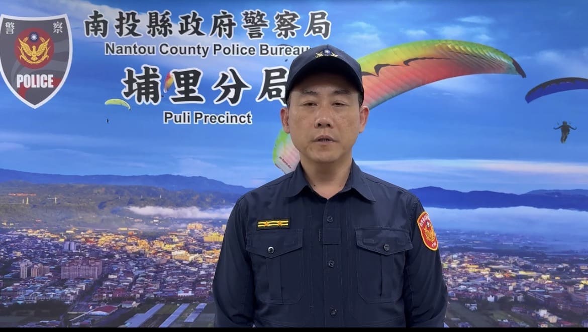 埔里鎮中正路段發生一名女子騎乘重機車不明原因倒地後 遭曳引車輾壓當場死亡之交通事故 埔里鎮中正路段發生一名女子騎乘重機車不明原因倒地後 遭曳引車輾壓當場死亡之交通事故