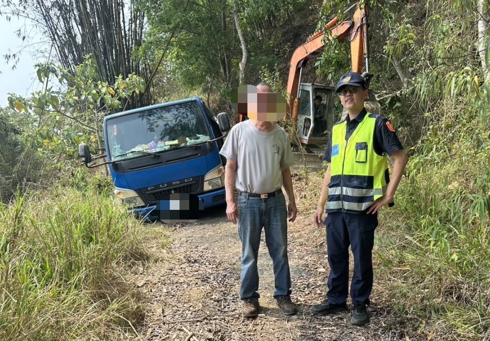 桃園民眾送貨至大埔 導航迷失山區產業道路 中埔警急救援 桃園民眾送貨至大埔 導航迷失山區產業道路 中埔警急救援