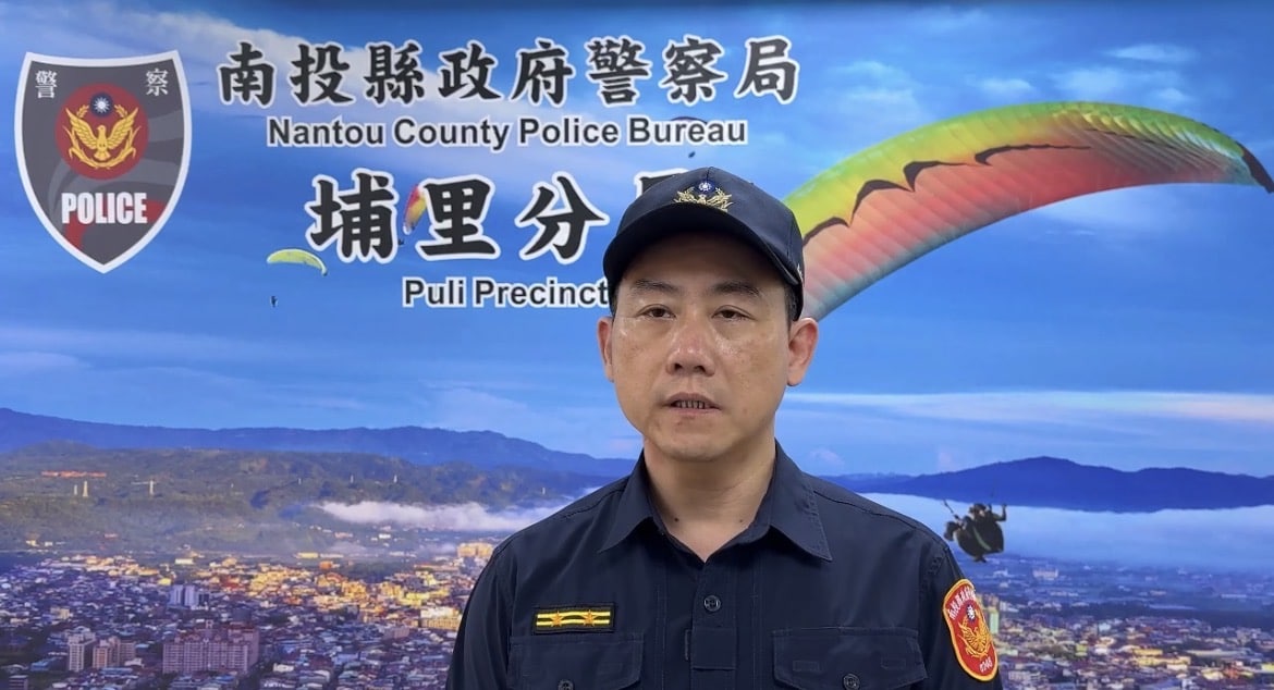 埔里鎮產業道路發生一起農用噴藥車側翻重壓駕駛人致死之交通事故 埔里鎮產業道路發生一起農用噴藥車側翻重壓駕駛人致死之交通事故