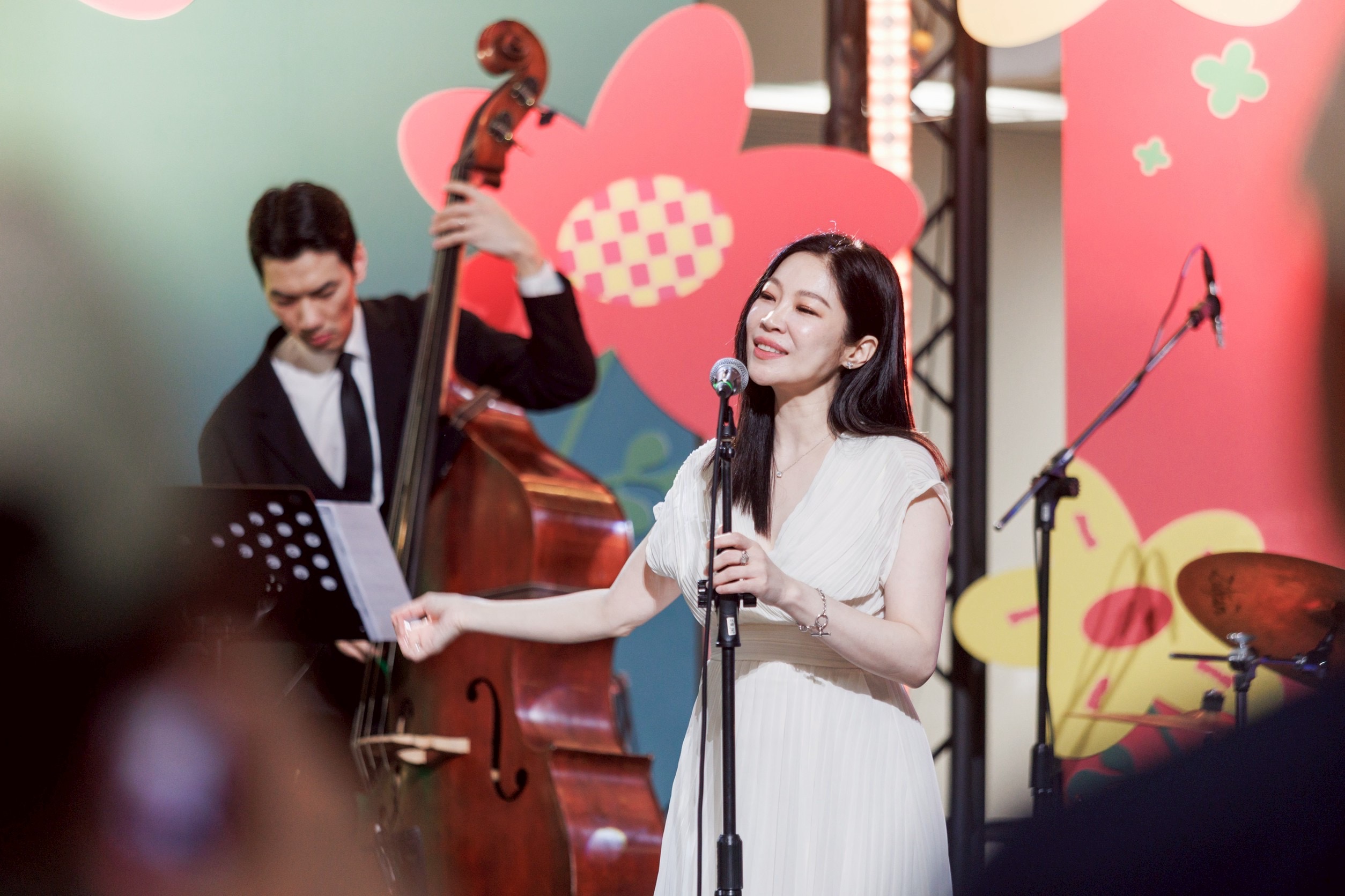 見證爵士樂魅力 「爵對有春」四天湧2萬人潮 不畏春雨共襄盛舉 台、日、韓爵士共演 吸引大批外國及親子樂迷同樂 海風電影院形塑浪漫高流 見證爵士樂魅力 「爵對有春」四天湧2萬人潮 不畏春雨共襄盛舉 台、日、韓爵士共演 吸引大批外國及親子樂迷同樂 海風電影院形塑浪漫高流