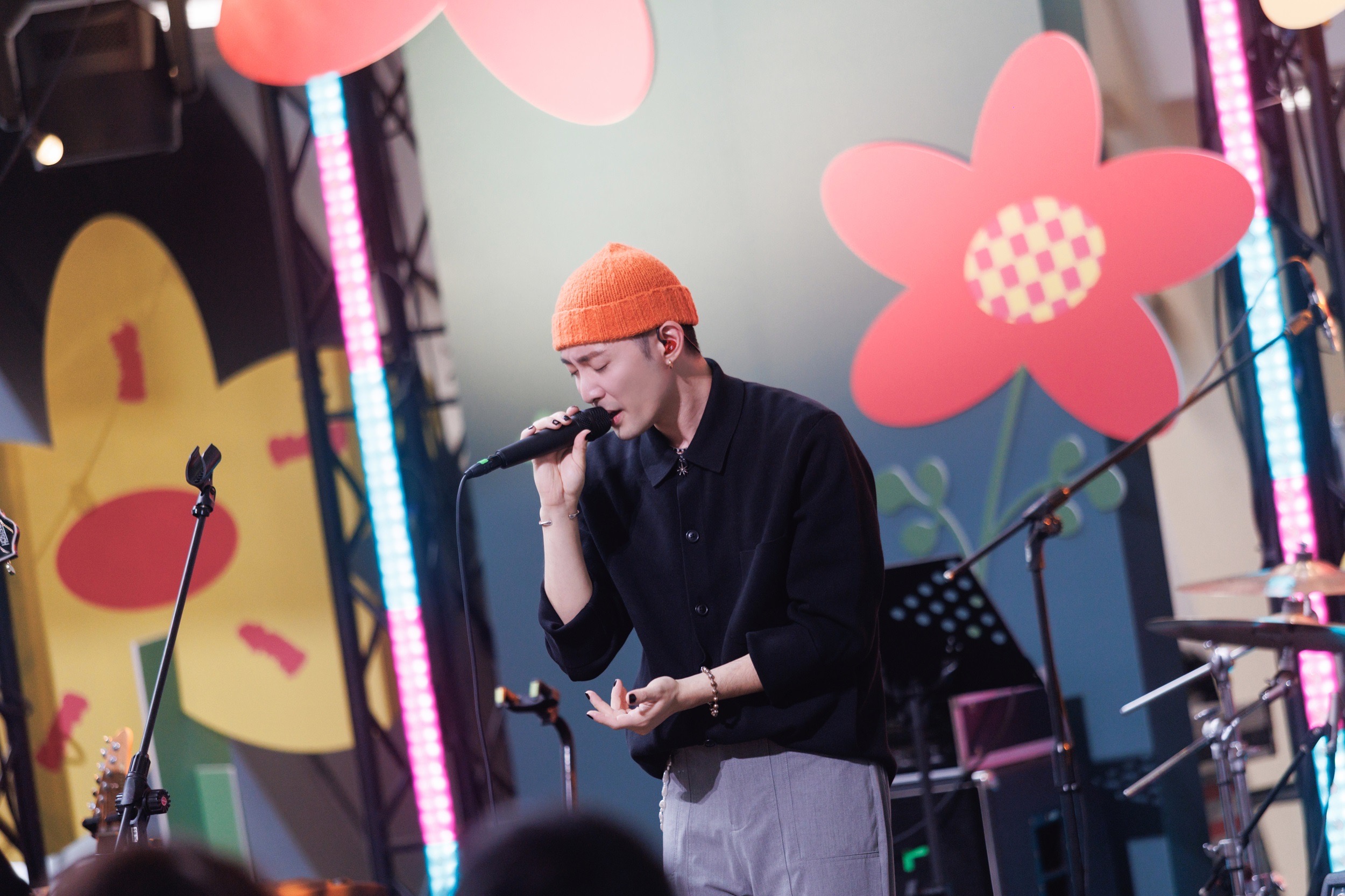 見證爵士樂魅力 「爵對有春」四天湧2萬人潮 不畏春雨共襄盛舉 台、日、韓爵士共演 吸引大批外國及親子樂迷同樂 海風電影院形塑浪漫高流 見證爵士樂魅力 「爵對有春」四天湧2萬人潮 不畏春雨共襄盛舉 台、日、韓爵士共演 吸引大批外國及親子樂迷同樂 海風電影院形塑浪漫高流