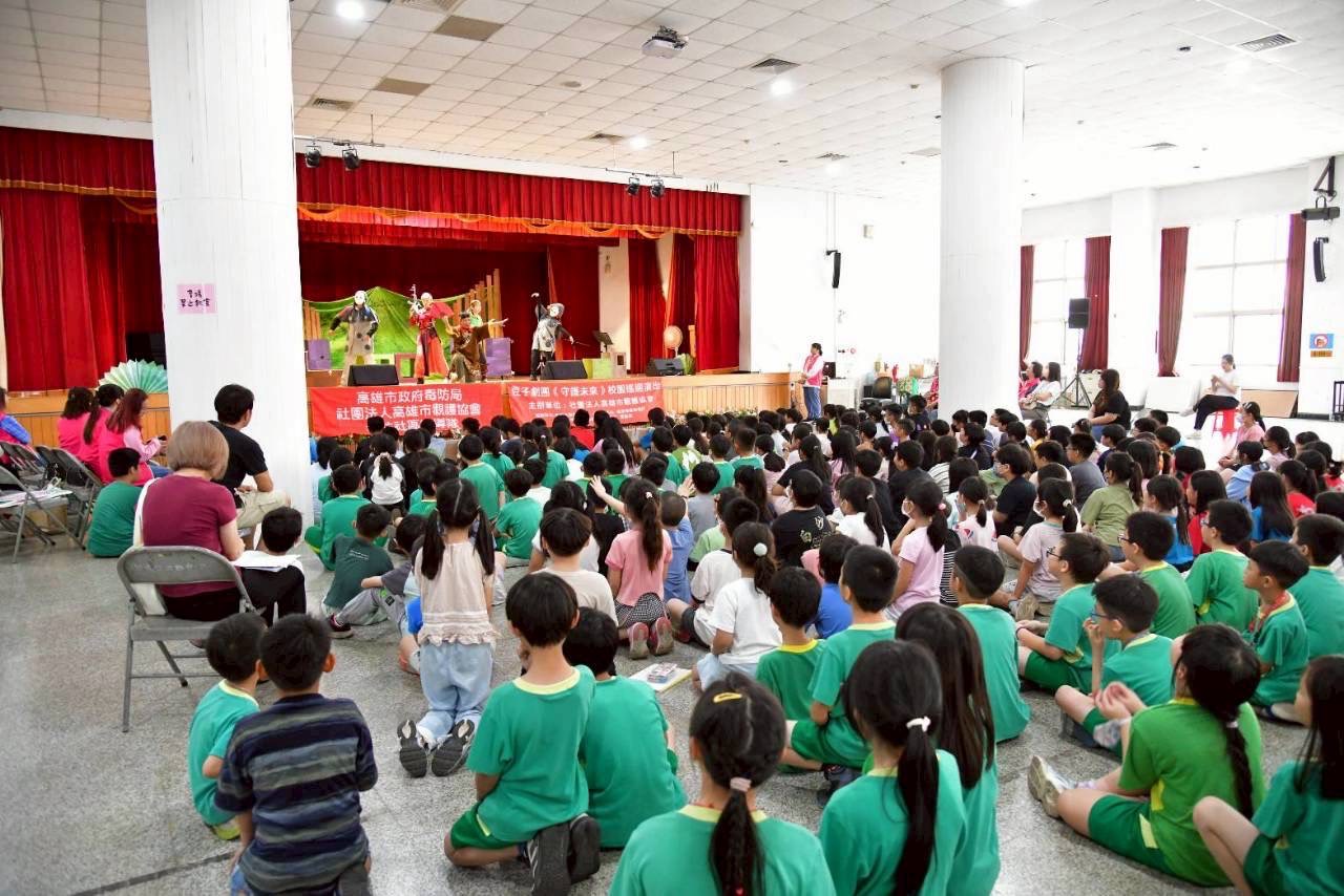 《鬼毒殺隊》出動! 反毒劇場前進仁武國小 孩子笑著看戲,也把「拒毒」記進心裡 《鬼毒殺隊》出動! 反毒劇場前進仁武國小 孩子笑著看戲,也把「拒毒」記進心裡