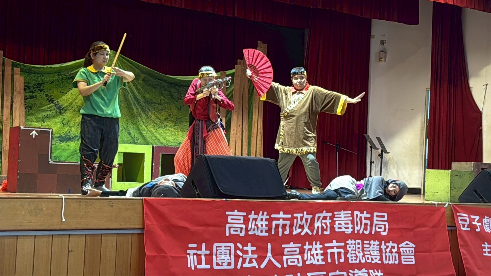 《鬼毒殺隊》出動! 反毒劇場前進仁武國小 孩子笑著看戲,也把「拒毒」記進心裡 《鬼毒殺隊》出動! 反毒劇場前進仁武國小 孩子笑著看戲,也把「拒毒」記進心裡