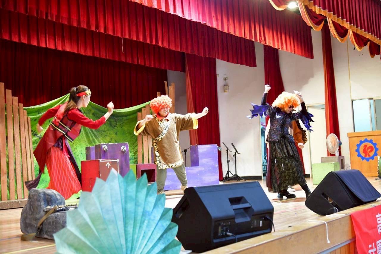 《鬼毒殺隊》出動! 反毒劇場前進仁武國小 孩子笑著看戲,也把「拒毒」記進心裡 《鬼毒殺隊》出動! 反毒劇場前進仁武國小 孩子笑著看戲,也把「拒毒」記進心裡