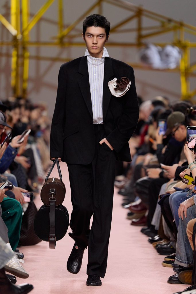 夢境與現實的雙重吸附:8ON8 2026 秋冬系列「Dual Adsorption」登陸上海 夢境與現實的雙重吸附:8ON8 2026 秋冬系列「Dual Adsorption」登陸上海