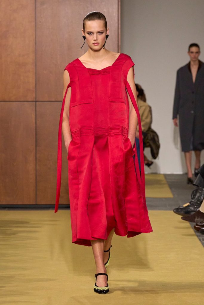 像女孩一樣奔跑:Tory Burch的女性主義時尚革命 像女孩一樣奔跑:Tory Burch的女性主義時尚革命